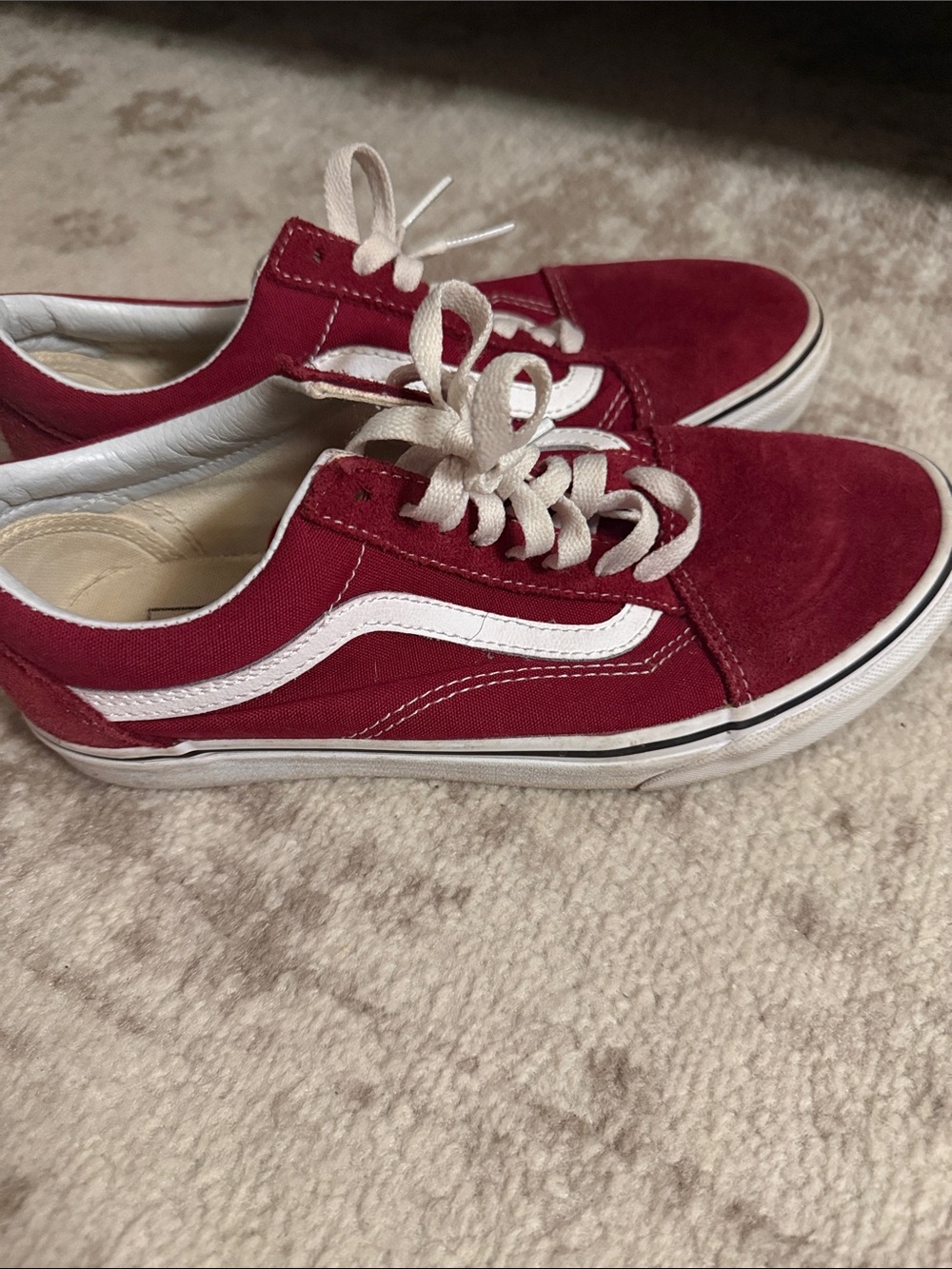 Vans Low Top Sneakers in Crimson with White Stripe